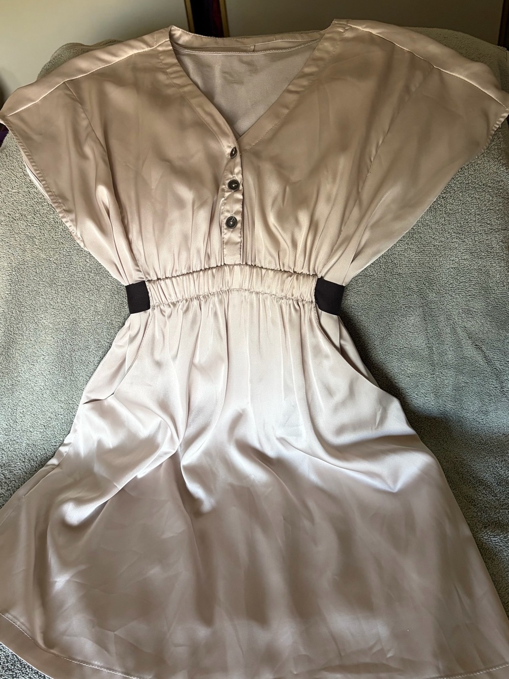 Chic, relaxed fit, cream and black dress
